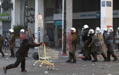 Yunanistanda yeni yıl grevlerle başladı