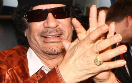 Kaddafinin silah deposu bulundu
