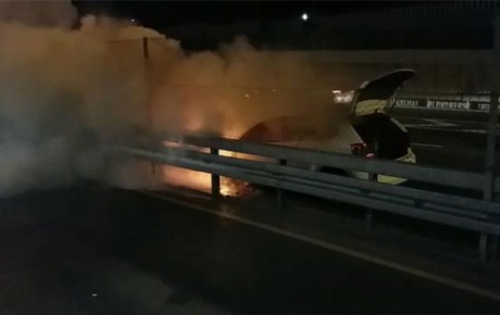 İstanbul trafiğini kilitleyen yangın