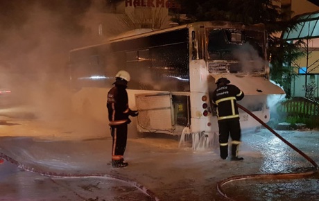 Seferini tamamlayan belediye otobüsü yandı
