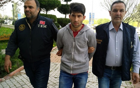 Türk bayrağına basan Suriyeli, Adanada tutuklandı