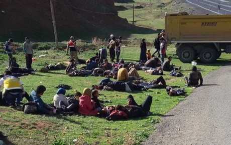 Erzurumda kaçakları taşıyan kamyon devrildi: 2 ölü, 101 yaralı