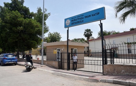 İki okulun Atatürk büstü çalındı
