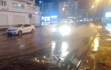 Diyarbakırda yarım saatlik yağış yaşamı olumsuz etkiledi