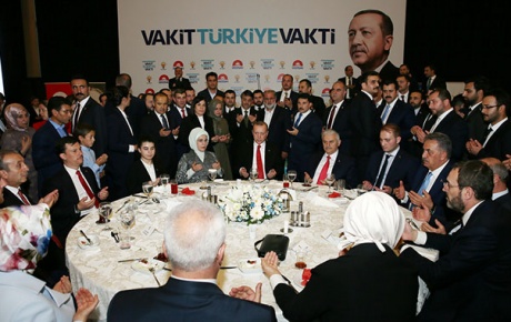 Erdoğan milletvekili adaylarıyla iftarda buluştu