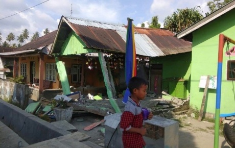 Endonezyada 7,5 büyüklüğünde deprem