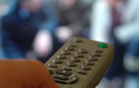 Günde 2 saat televizyon izlemek kanser riskini artırıyor