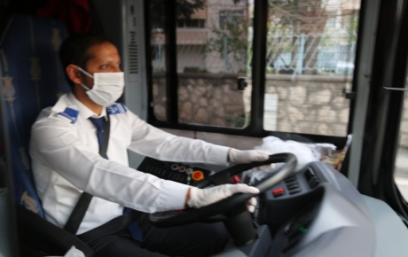 Büyükşehir vatandaşlara 25 bin maske dağıttı