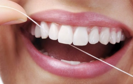 Diş İpi İle Sağlıklı Gülüşler