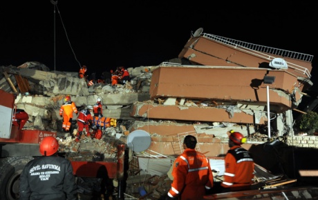 Vanda deprem: Ölü sayısı 370e yükseldi