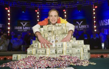 Pokerde 8,7 milyon dolar kazandı