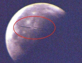 NASAnın Ay fotoğrafı şoke etti! İlk kez görüldü, devasa UFOlar...