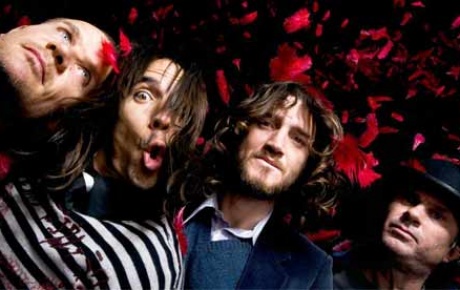Red Hot Chili Peppers geliyor