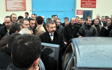 Sedat Şahinin villasına saldırıyla ilgili 9 gözaltı