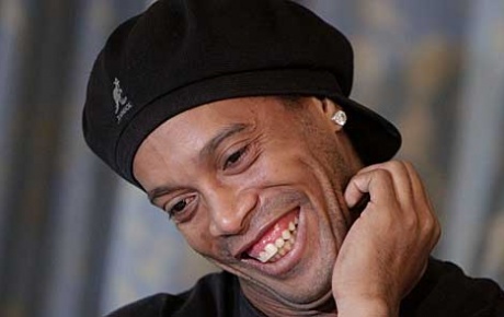 Ronaldinho yuvaya döndü