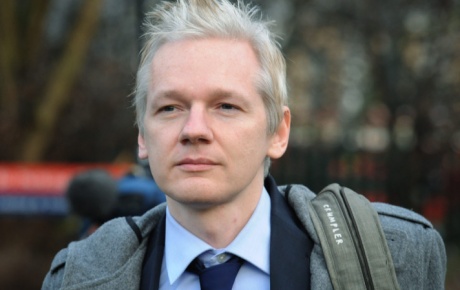 Ekvador, Assangeı bağrına bastı