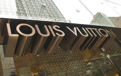 Louis Vuitton, Damata ortak oluyor