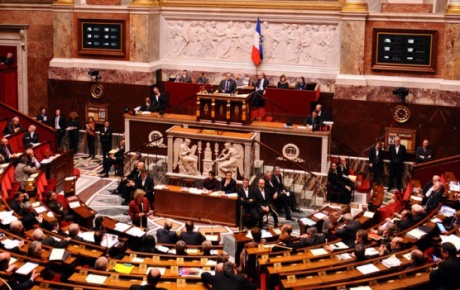 Fransa meclisi, Avrupa mali anlaşmasını kabul etti