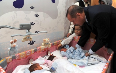 Başbakandan bebek ziyareti