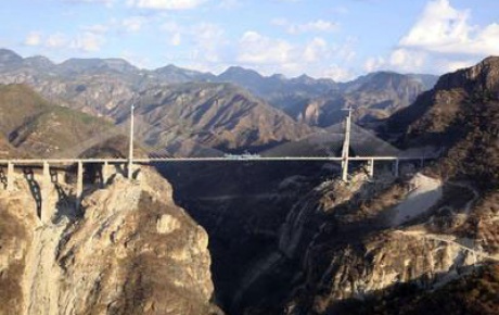 Dünyanın en yüksek asma köprüsü