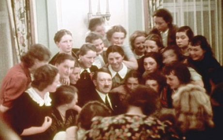 Adolf Hitler ve okullu kızları