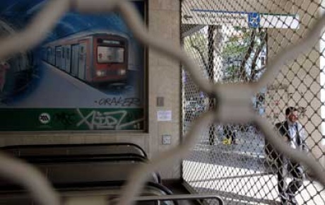 Atina metrosuna saldırı girişimi