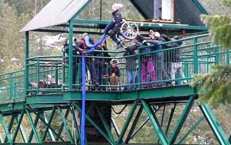 Engelsiz bungee jumping