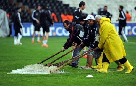 Beşiktaş - Galatasaray maçı ertelendi