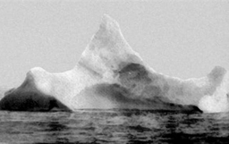 Titaniki batıran buzulun fotoğrafı açık artırmada