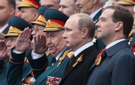 Putin ve Medvedeve destek yükselişte