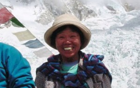 73 yaşında Evereste tırmandı
