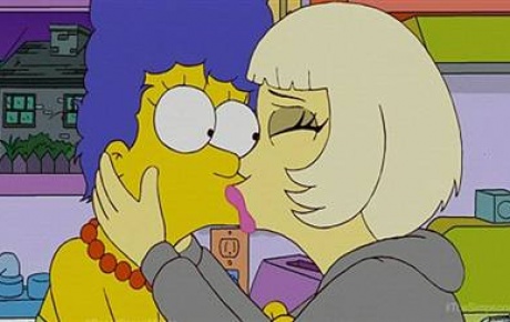 Lady Gaga Simpsonsları ziyaret etti