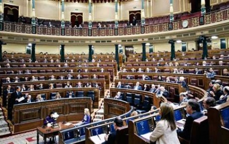 İspanya Meclisinin çatısı aktı