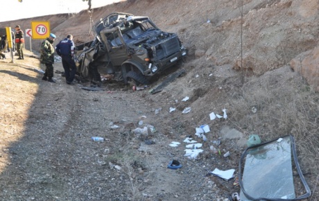 Askeri araç devrildi: 11 yaralı