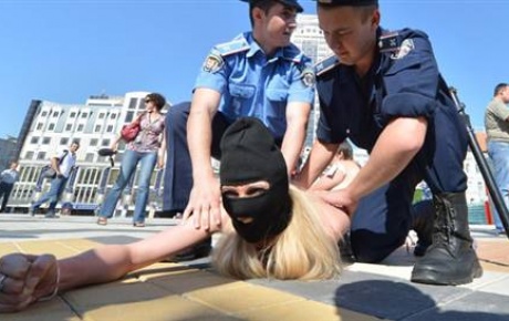 Euro 2012 finaline Femen damgası