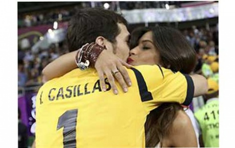 Casillas ve Sara yine öpüştü