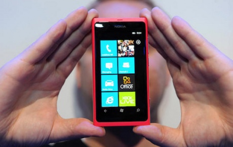 Nokiadan Pembe Lumia 900