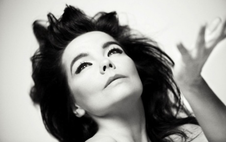 Björk ses tellerinden ameliyat oldu