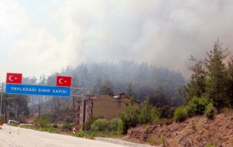 Sınırdaki yangın Türkiyeye sıçradı