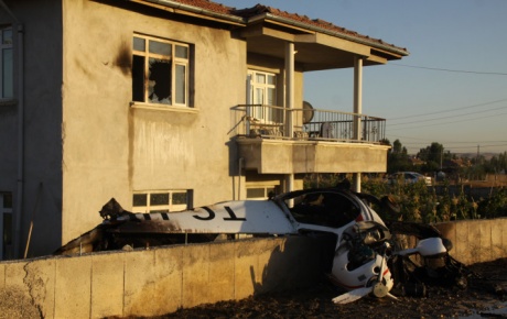 Ankarada eğitim uçağı düştü: 1 ölü