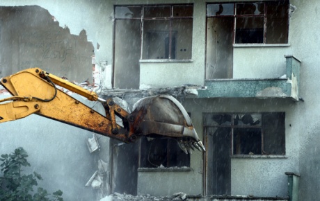 Deprem riski 124 kamu binasını yıktırdı