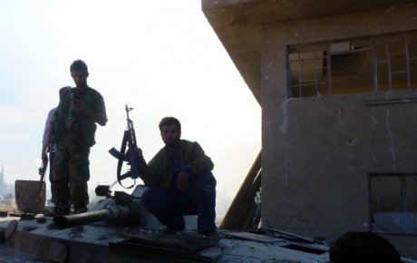 Suriye ordusundan kopuşlar sürüyor