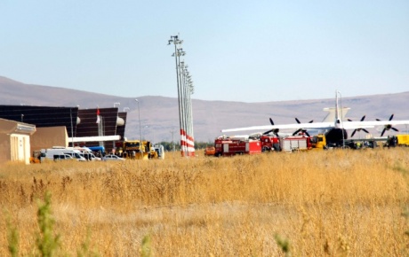 Ermenistan uçağı Erzuruma indirildi