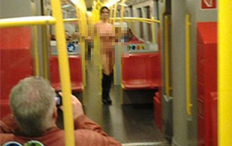 Metrodaki çıplak kadını arıyorlar