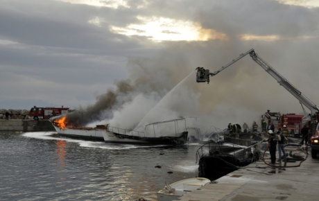 İzmirde 19 tekne yandı