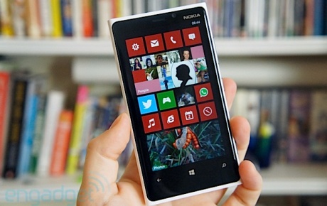 Nokia, Lumia 920yi sunar