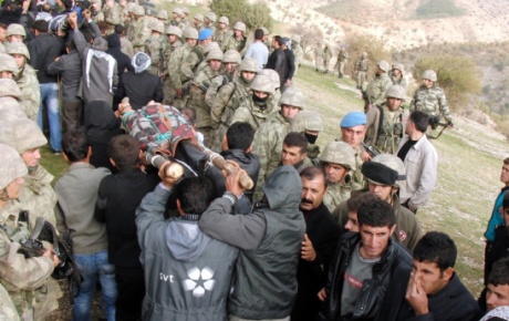 5 PKKlının cenazesini asker taşıdı