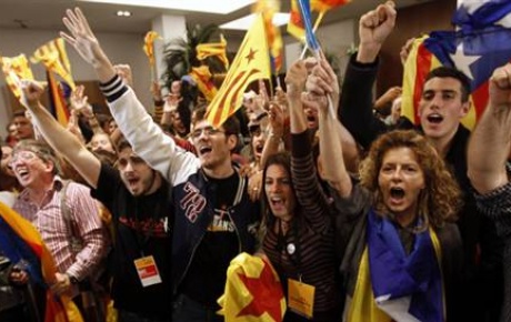 Katalanlar, AYMnin referandum kararını protesto etti