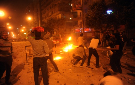 Mursi karşıtları polisle çatıştı