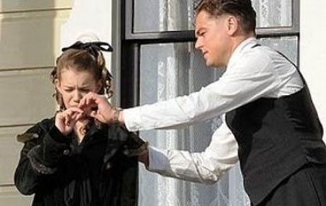 DiCapriodan sigara içme dersi!